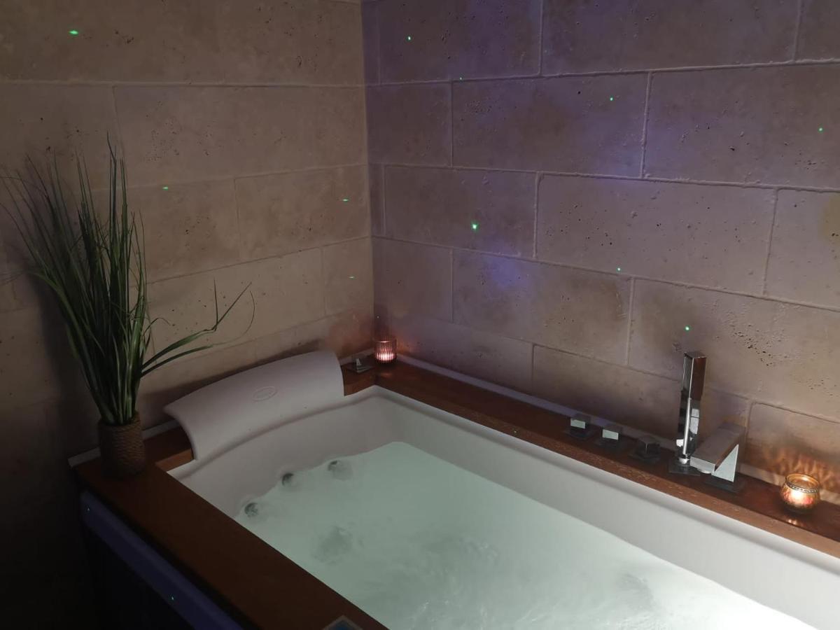 Jacuzzi - La Petite Romantique - Flobnb Laon Exterior photo